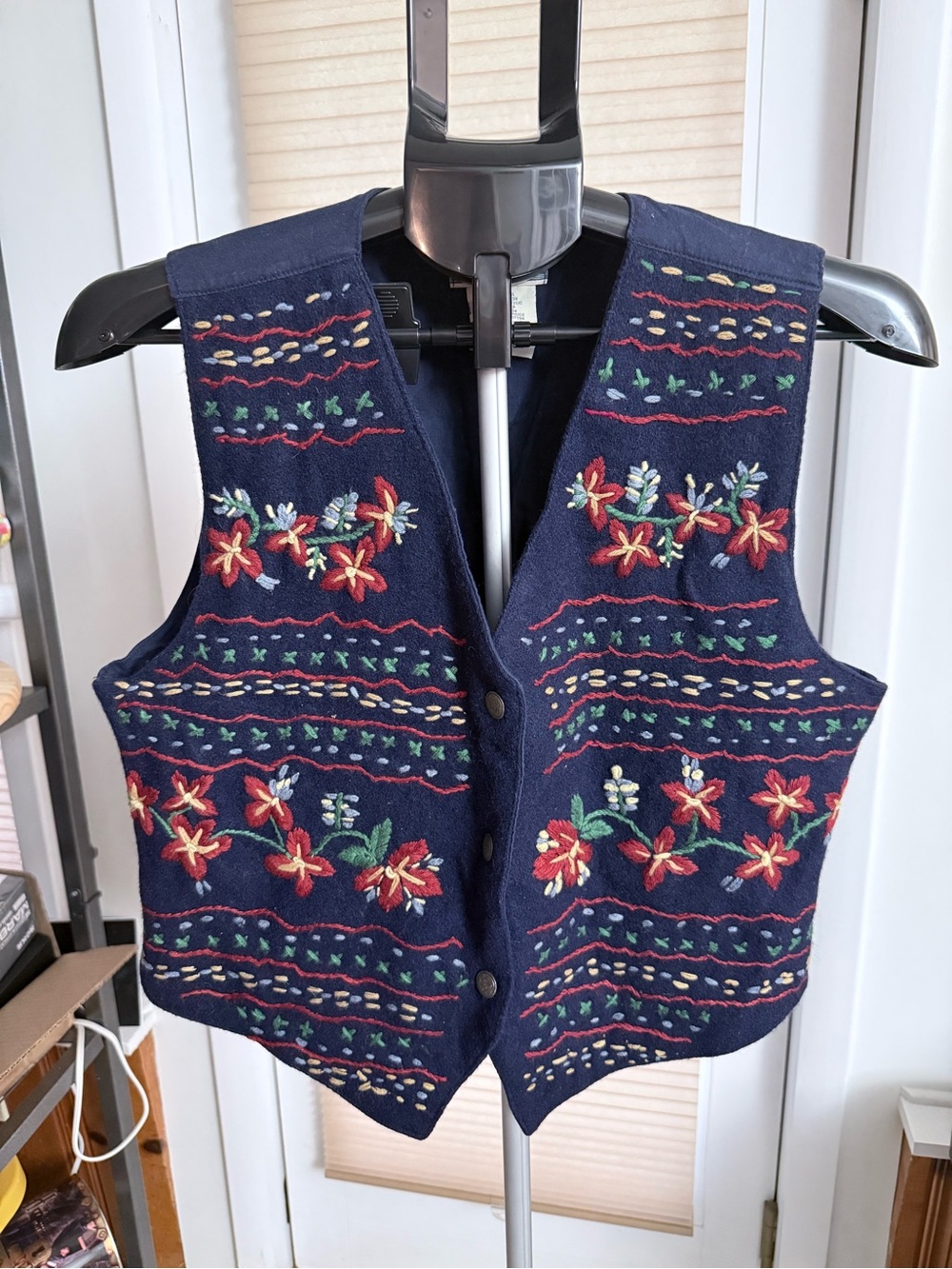 VTG Erika Classics navy blue wool-blend vest M floral embroidered Cottagecore